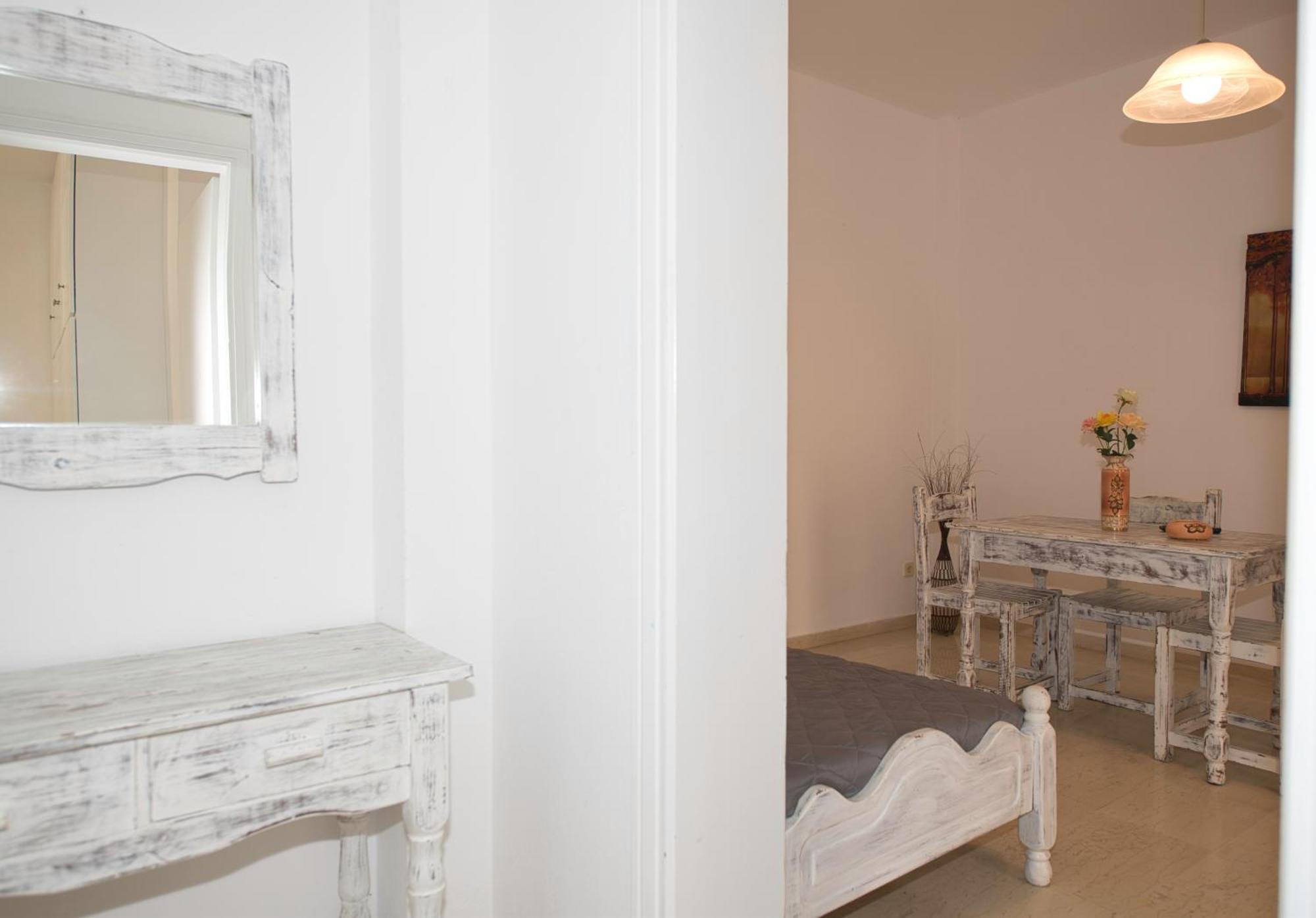 Ira Apartments Камари Экстерьер фото