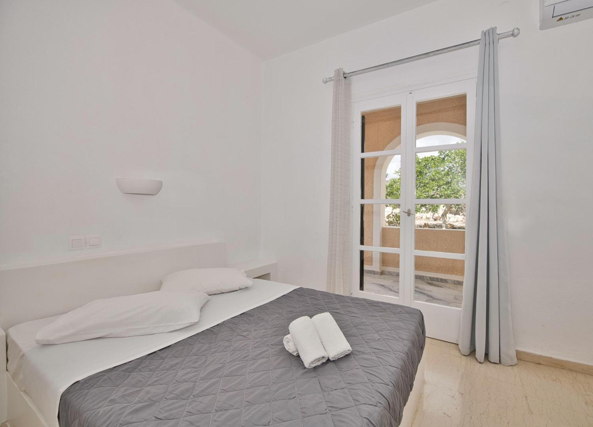 Ira Apartments Камари Экстерьер фото