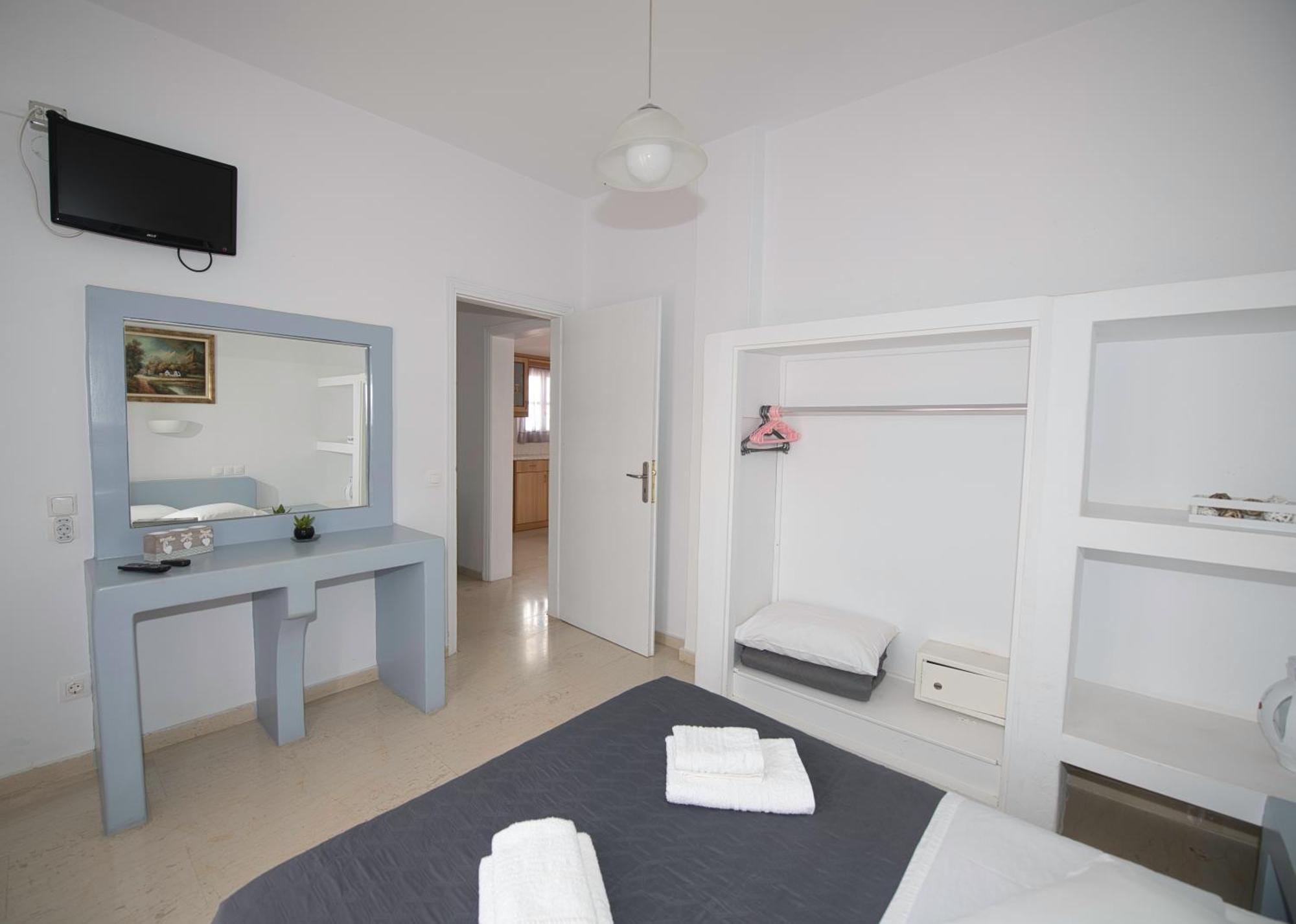 Ira Apartments Камари Экстерьер фото