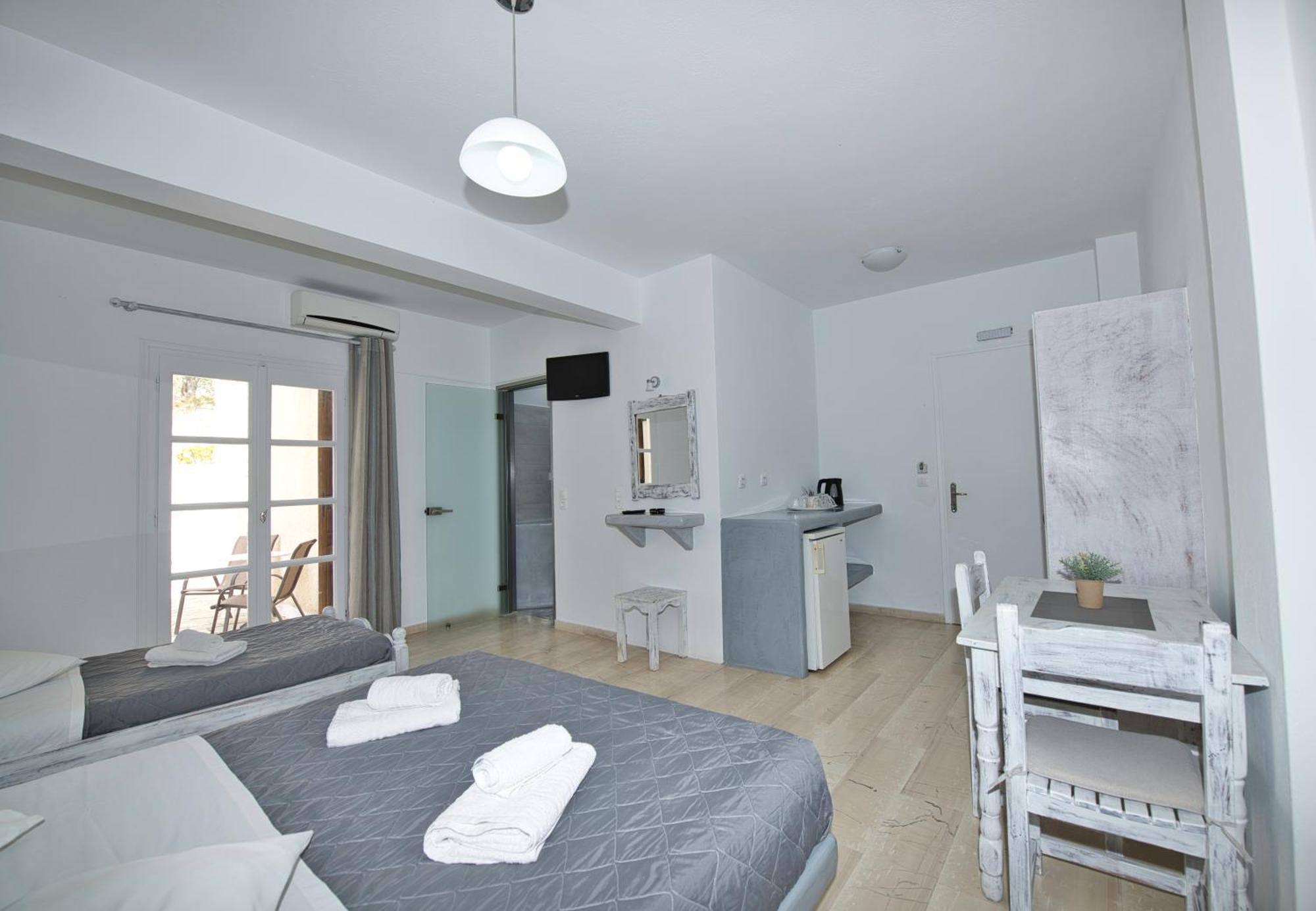 Ira Apartments Камари Экстерьер фото