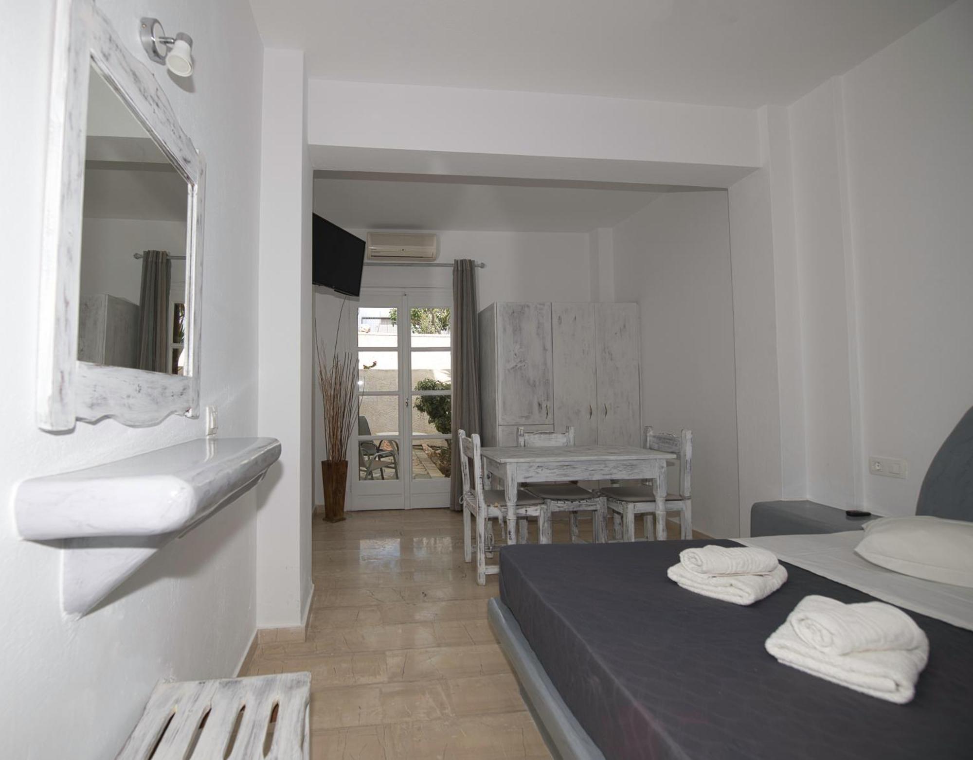 Ira Apartments Камари Экстерьер фото