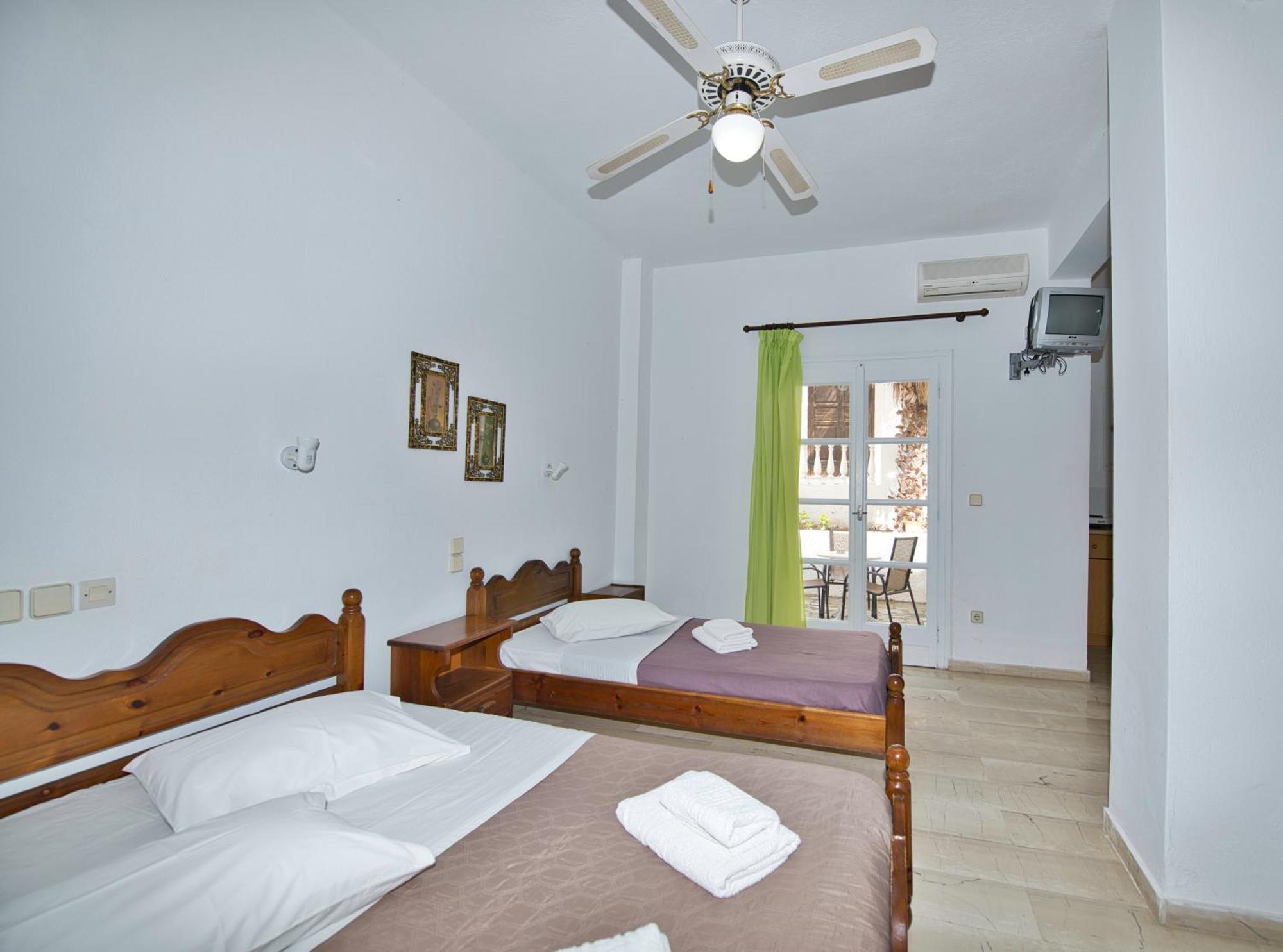 Ira Apartments Камари Экстерьер фото