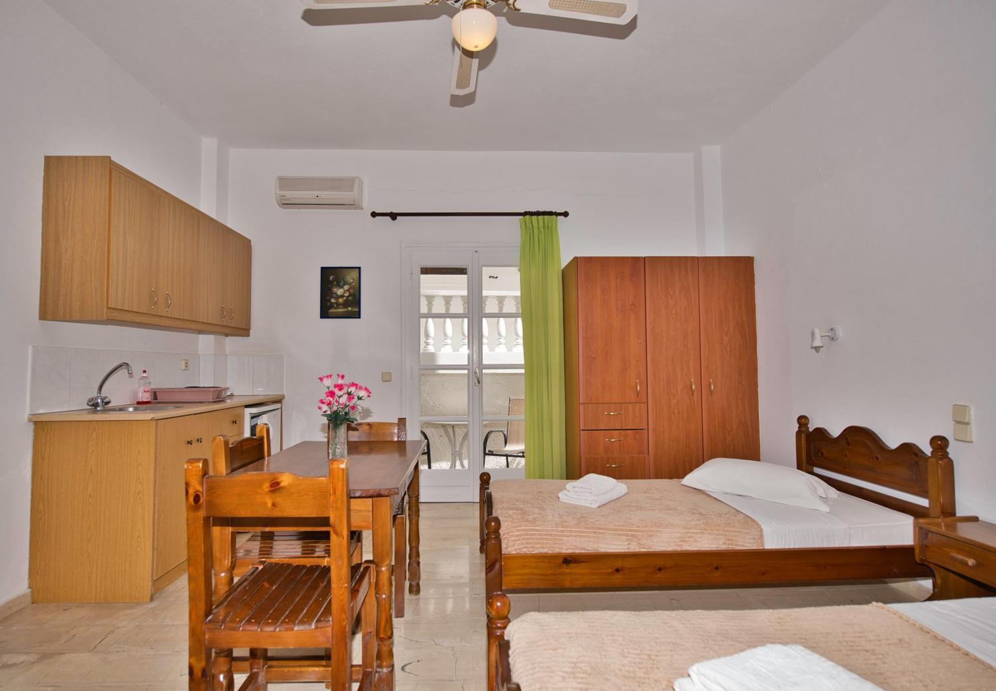 Ira Apartments Камари Экстерьер фото