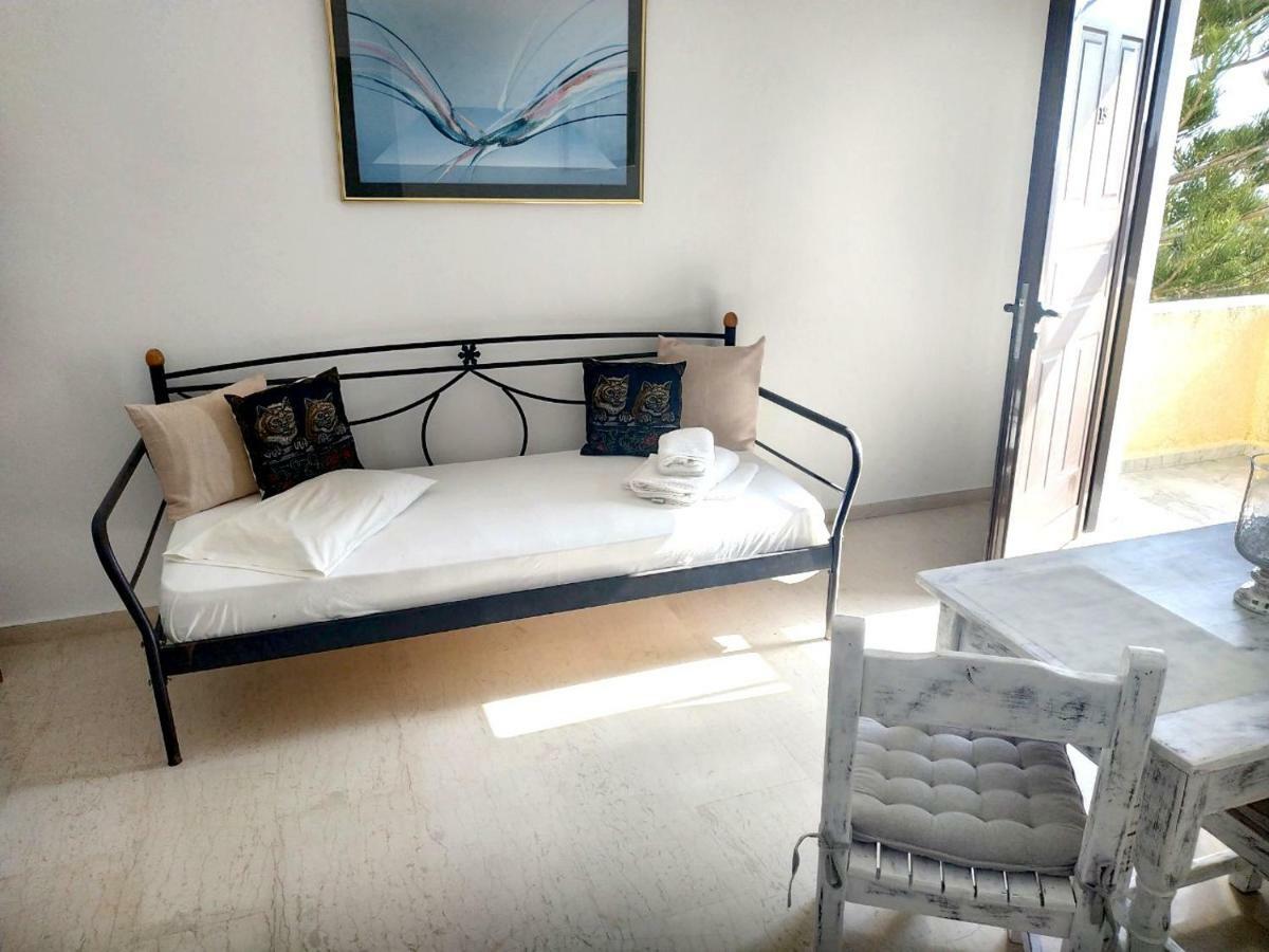 Ira Apartments Камари Экстерьер фото